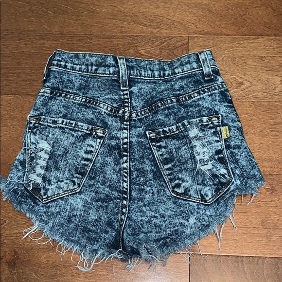 Distressed acid wash shorts - Picture 2 of 4